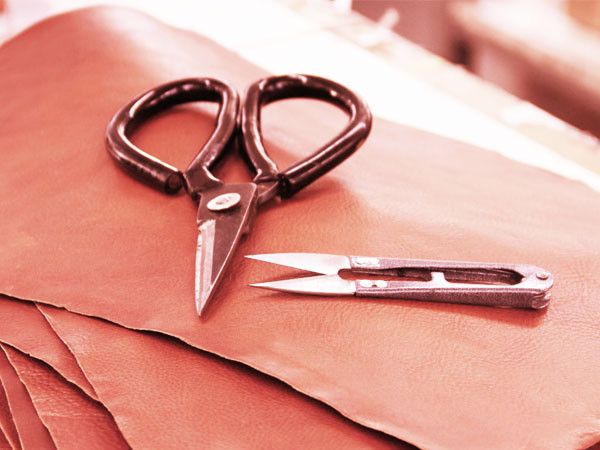 What Is Vegetable-Tanned Leather? Tradition, Patina, and Care