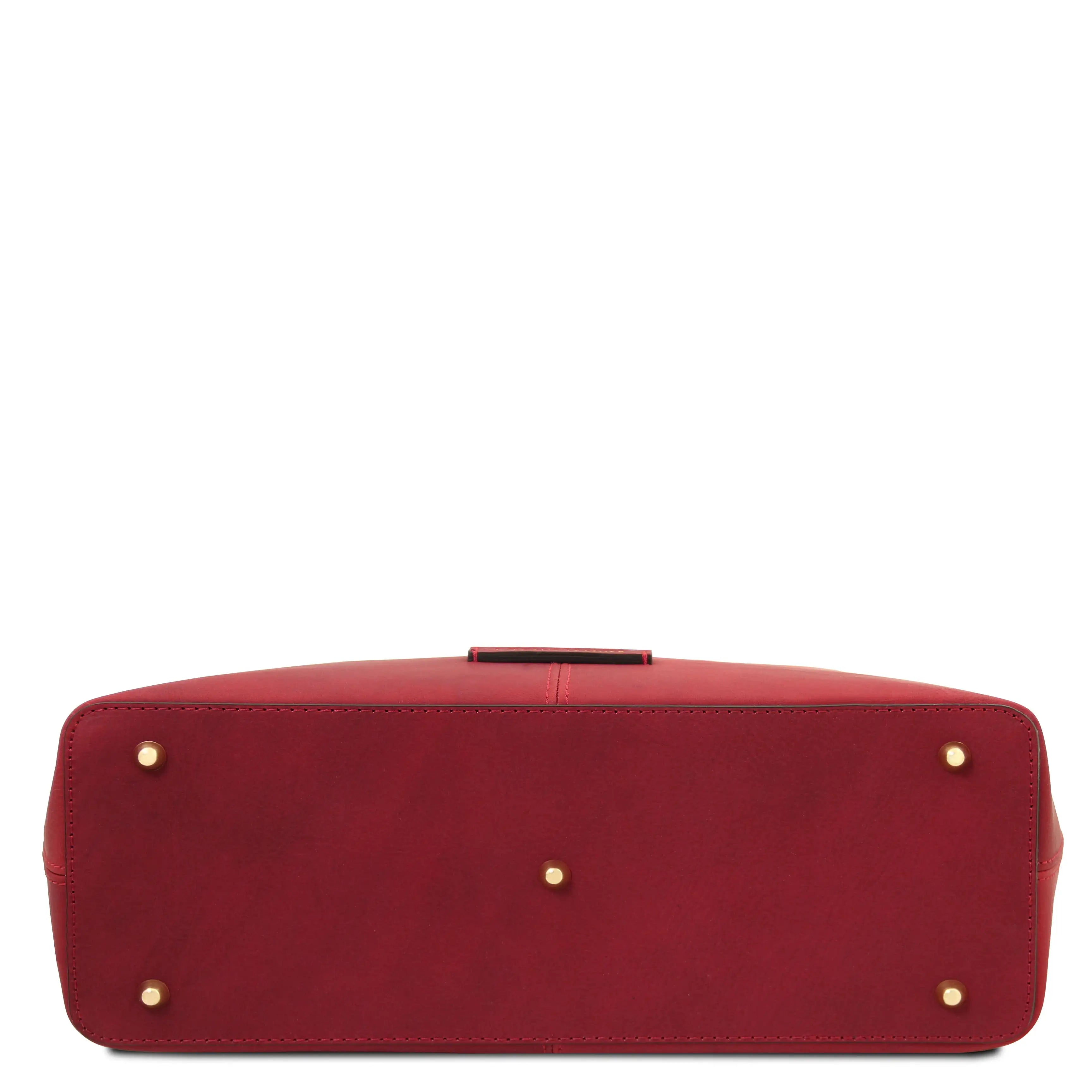 Bottom protective metal feet view Red Essenza Shoulder Bag