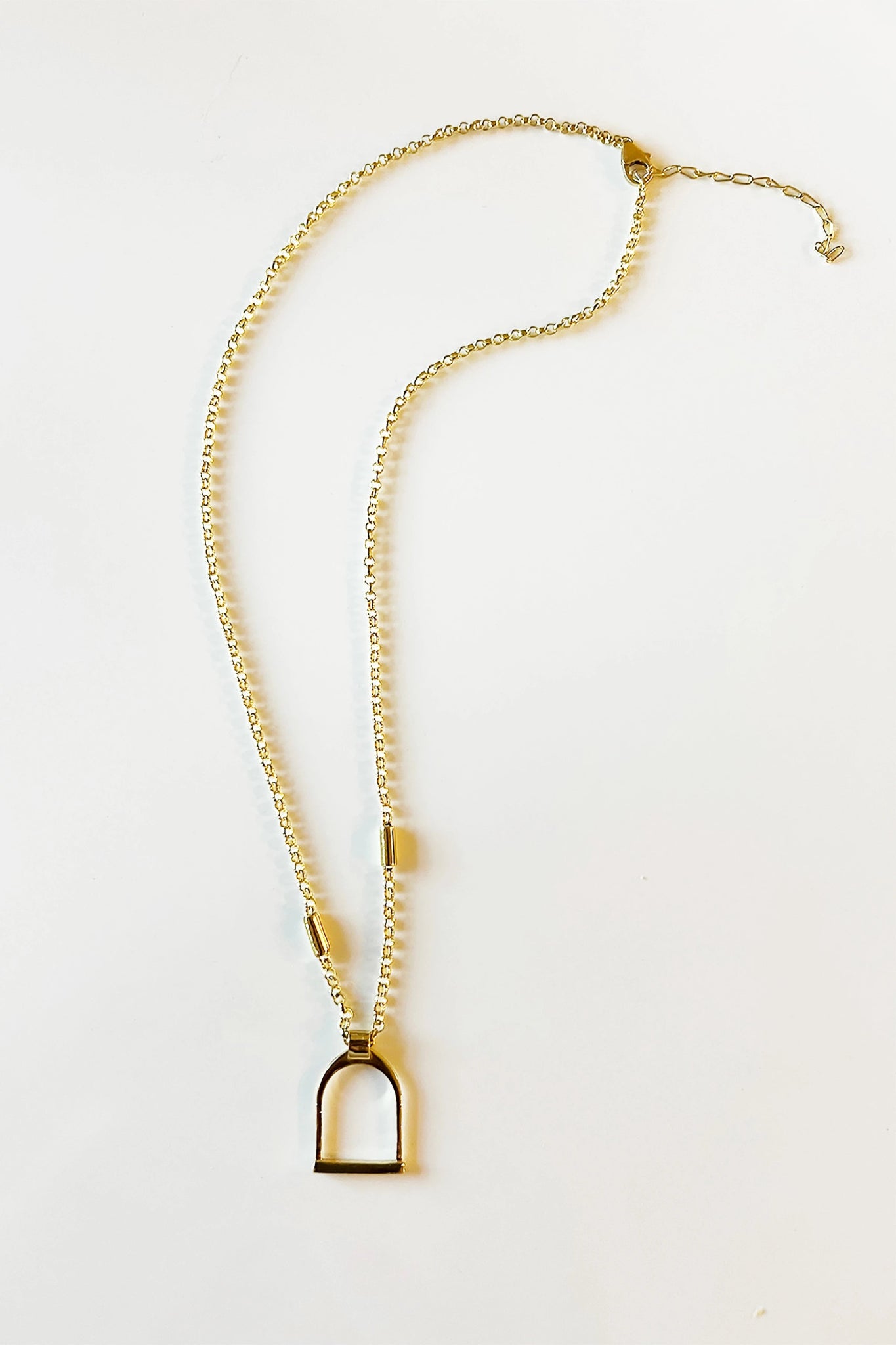 Classic English Stirrup Necklace in Gold showing whole necklace - L'Atelier Global
