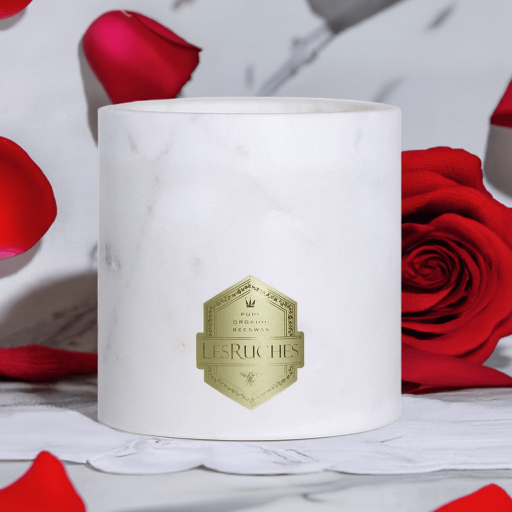 Le Tabac Beauté Marbré Beeswax Candle 32 oz, on a red floral background