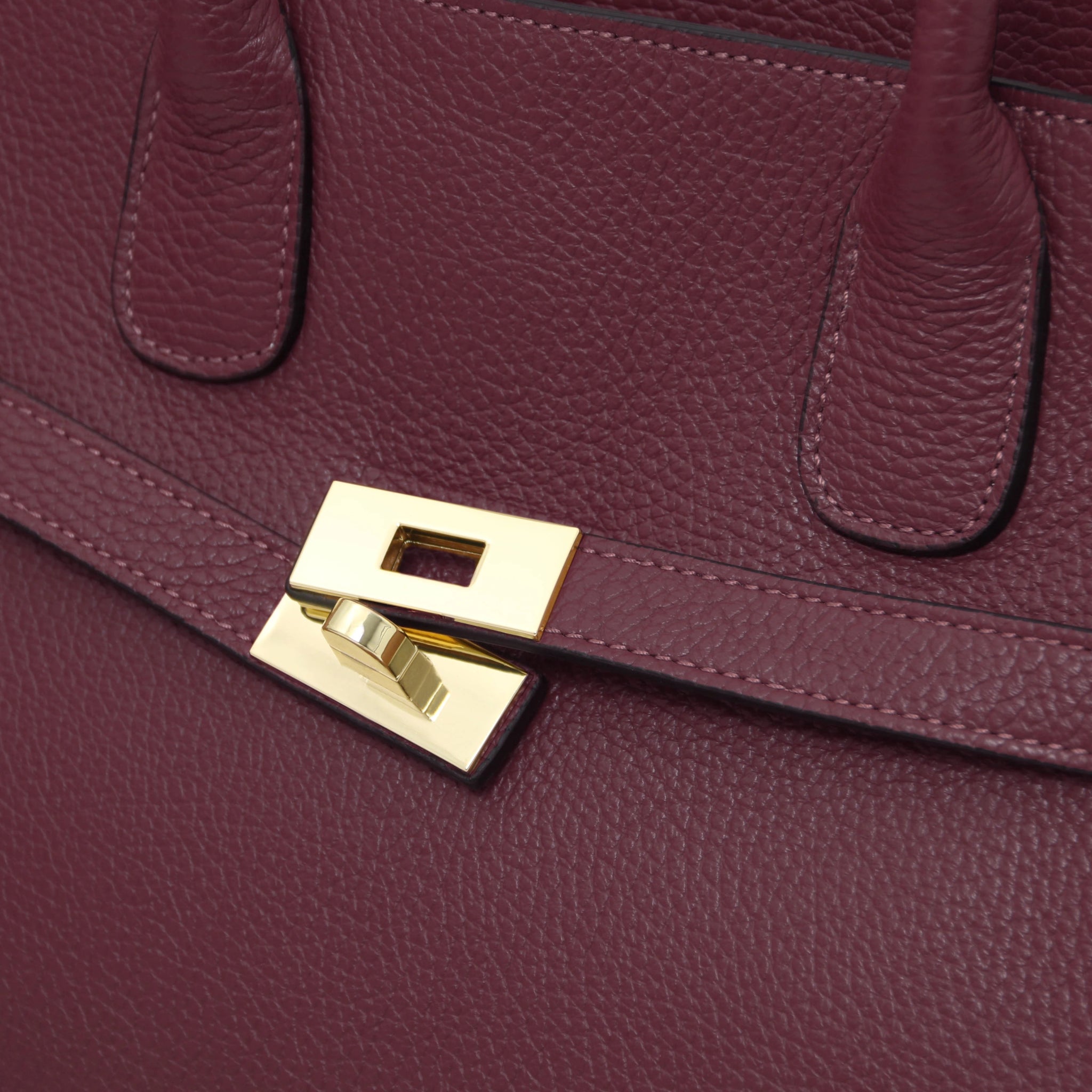 Close up Origami Italian Pebbled bordeaux front gold twist lock