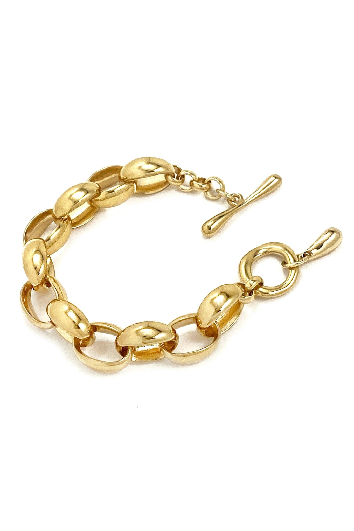 Origin Chainlink Gold Bracelet o a white background showing the toggle clasp.