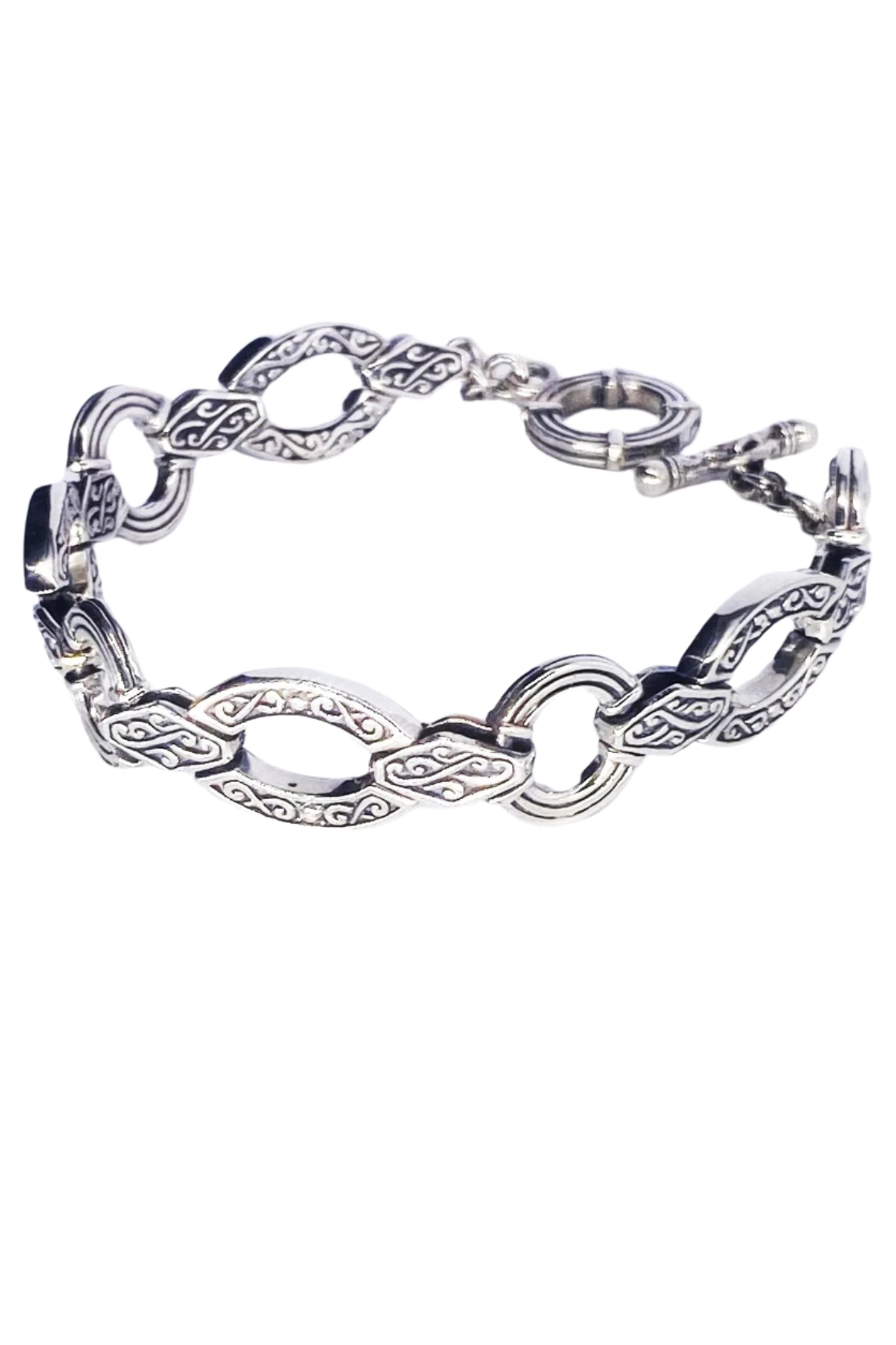 Balinese Geometric Sterling Silver Bracelet presented in a circle showing the engraving and high quality of the silver circle diamond links.