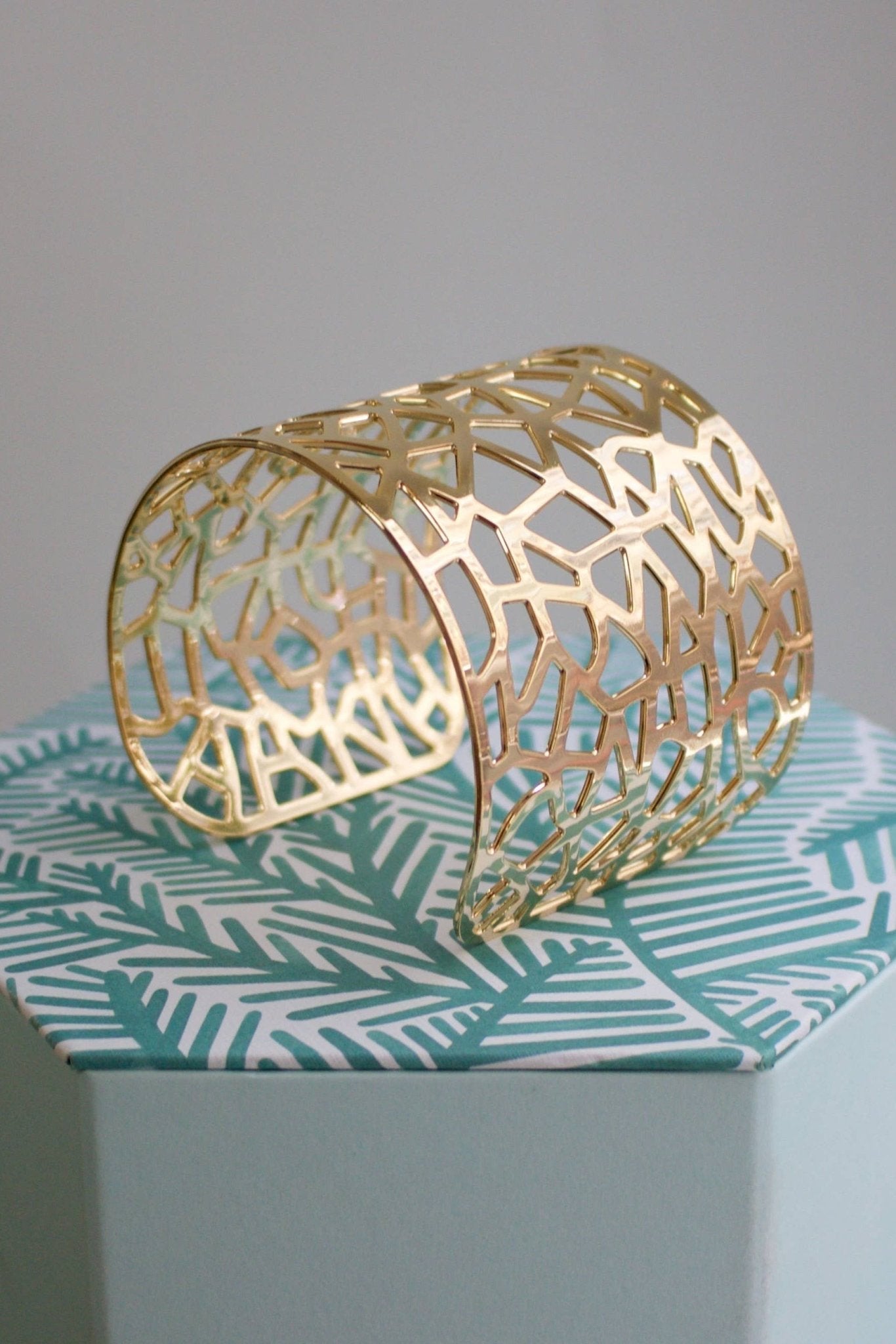 Chelsea Abstract Cuff in Gold - L'Atelier Global