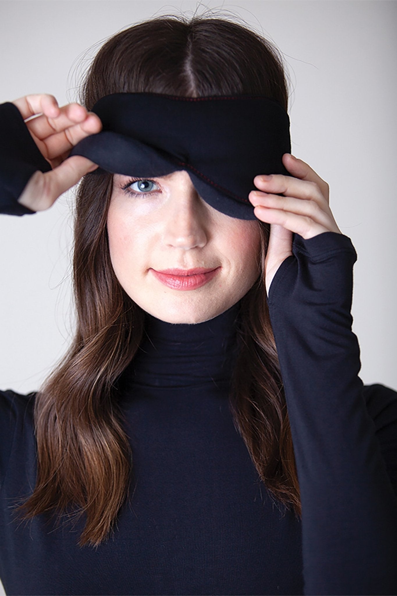 Collagen Eye Mask on female model - L'Atelier Global