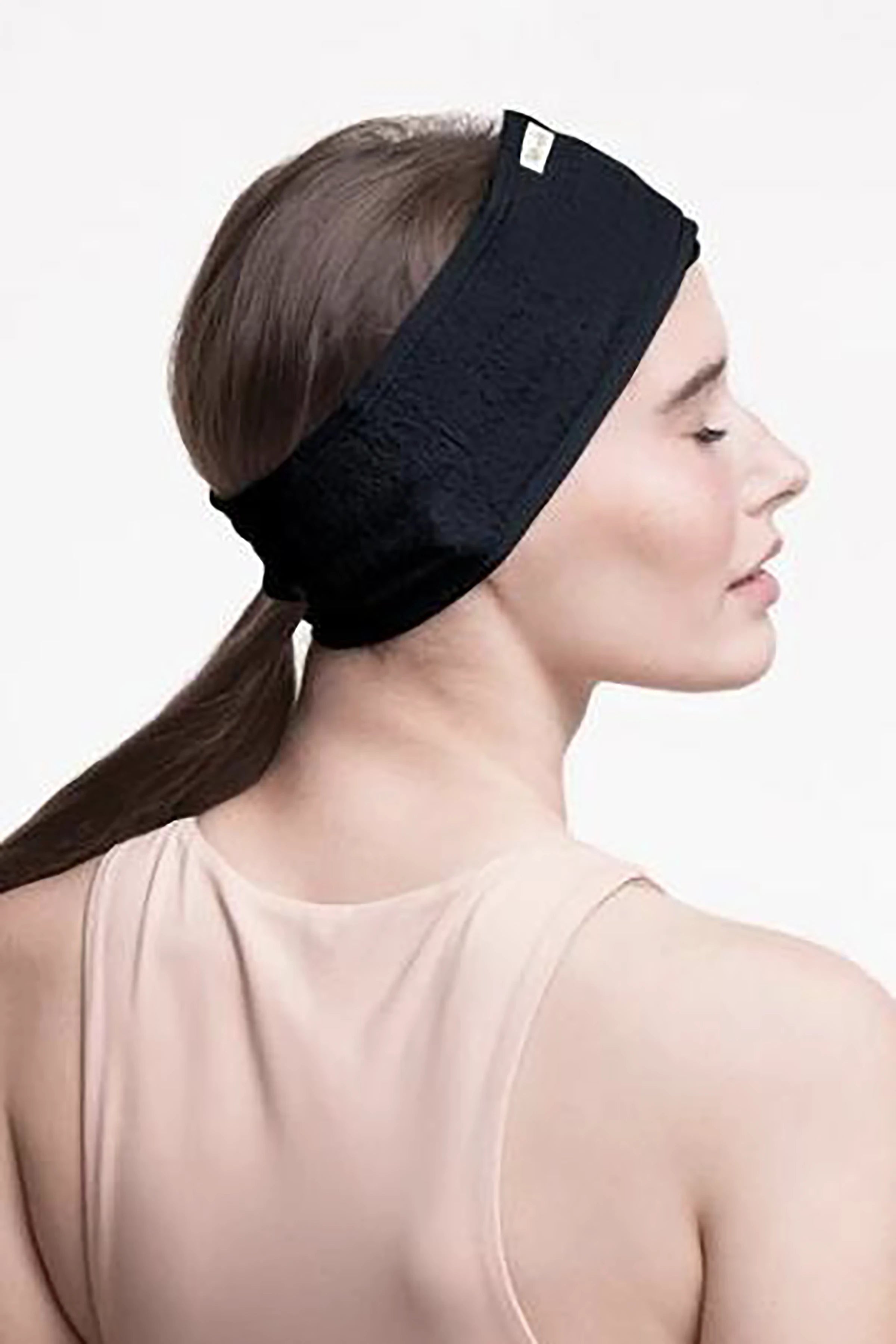 Eco-Friendly Spa Headband in black on model on a white background - L'Atelier Global