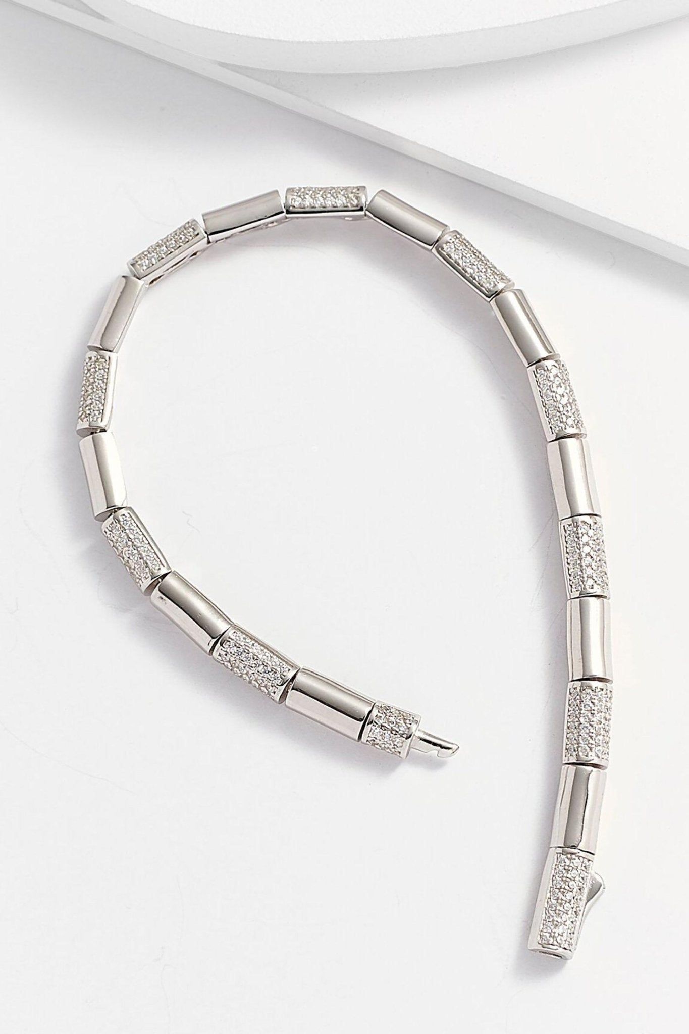 Eternal Link Silver Bracelet opened on a white setting
