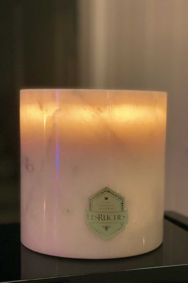 Le Tabac Beauté Marbré Beeswax Candle 32 oz lit in a low lit room