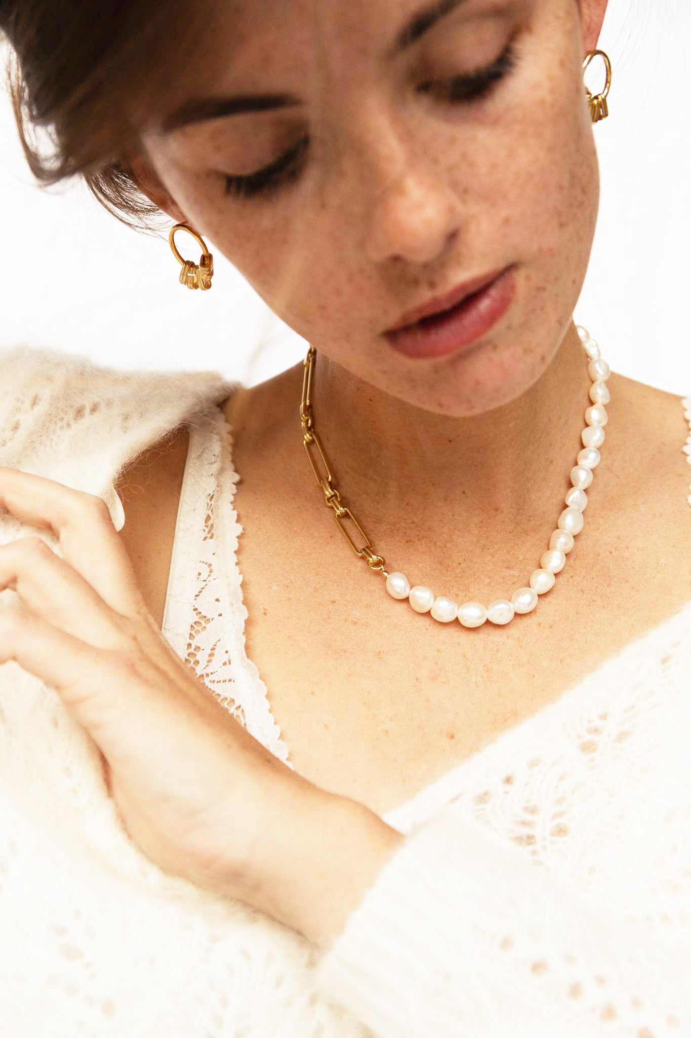Menton Freshwater Pearl and Gold Choker on a model - L'Atelier Global