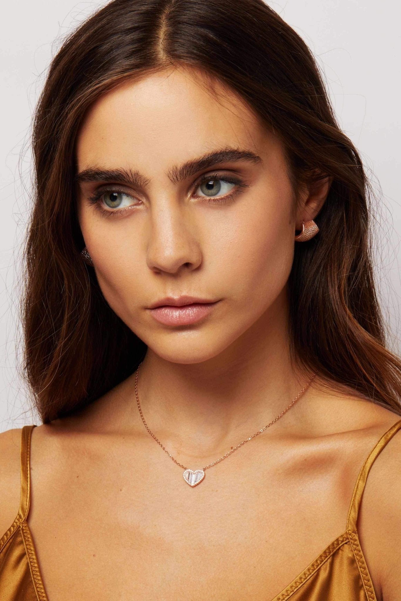 San Lorenzo Heart Shaped Pendant Necklace on a model with long blight brow hair - L'Atelier Global