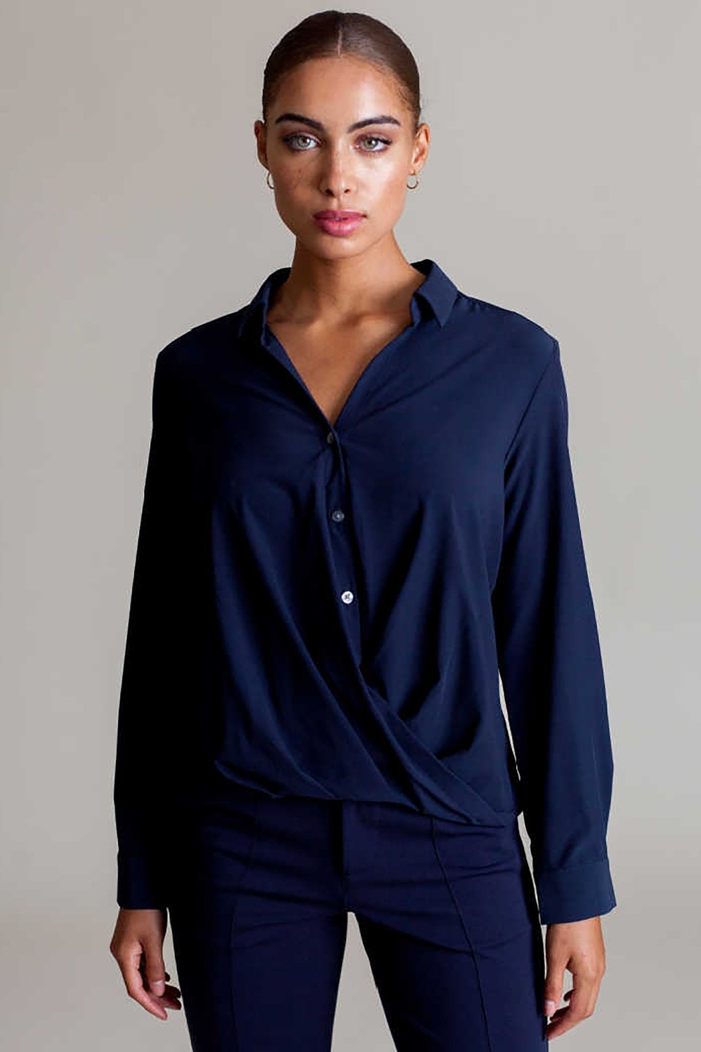 Front view of a model wearing the Signature Barcelona Blouse in Navy - L'Atelier Global