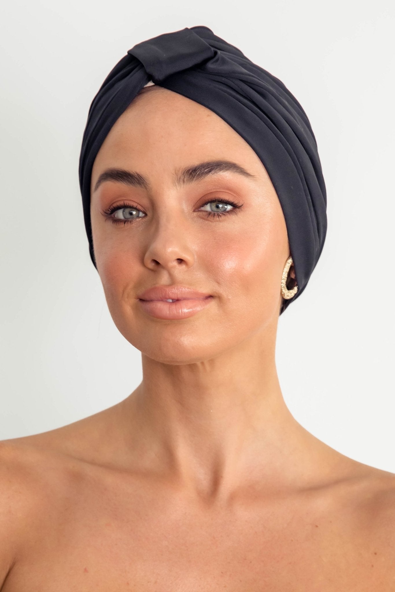 Vintage Turban Shower Cap In Black on a model - L'Atelier Global