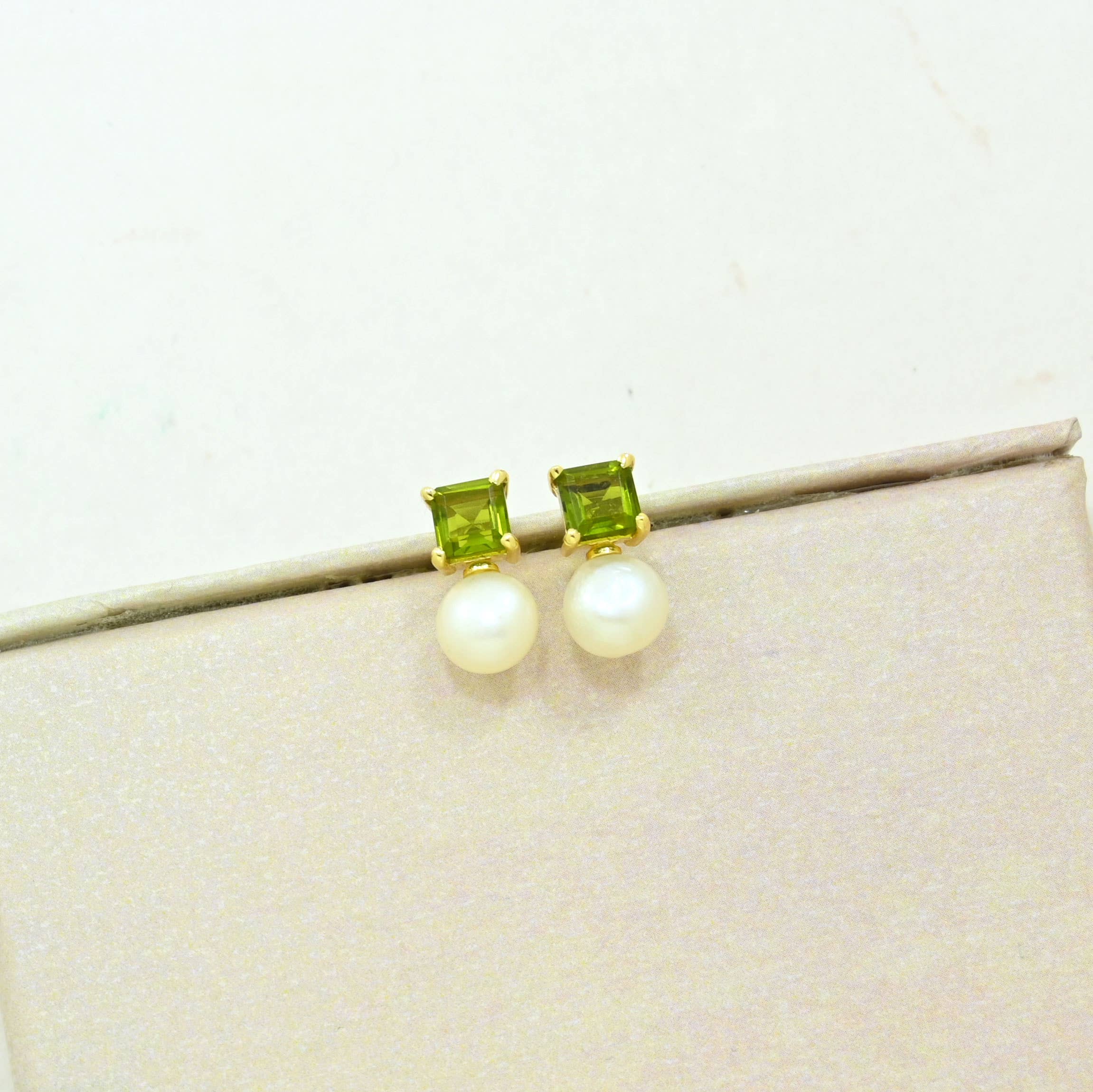 Aaliyah Stud Earrings | Pearl & Green Tourmaline | 18K Gold Plated