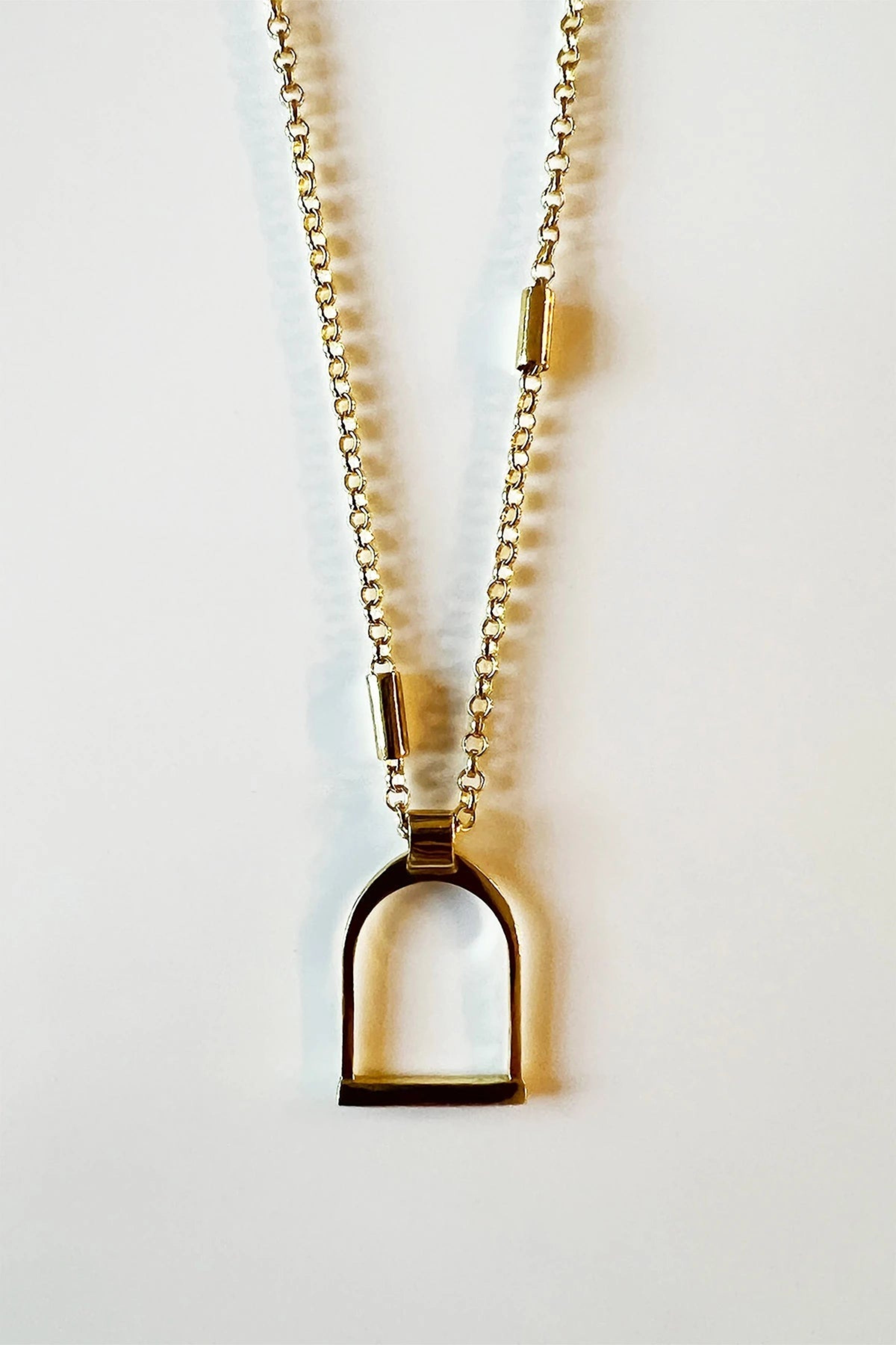 Classic English Stirrup Necklace in Gold - L'Atelier Global