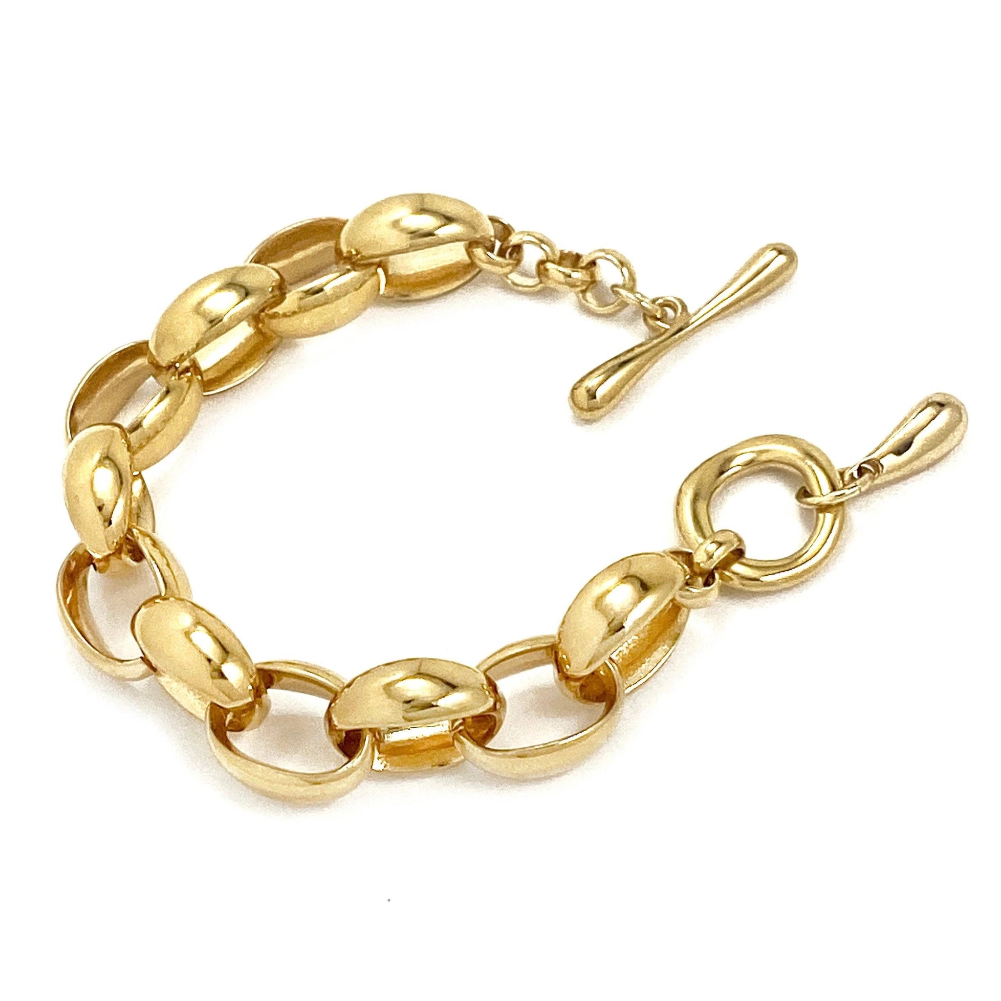 Origin Chainlink Gold Bracelet o a white background showing the toggle clasp.