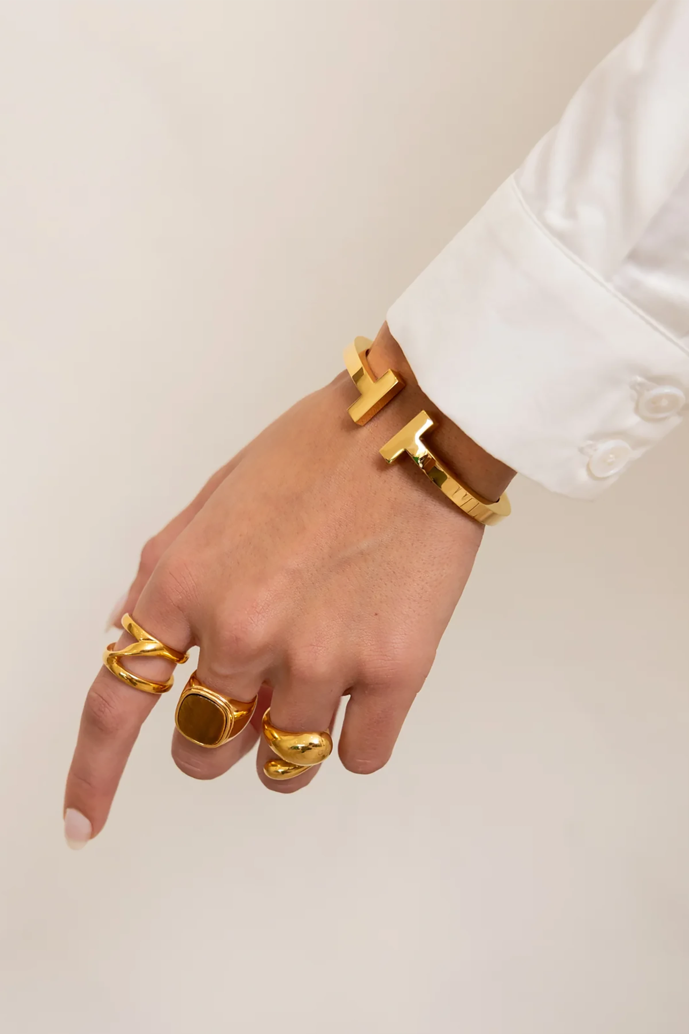 Sadie Hinged 18K Gold Bracelet - L'Atelier Global