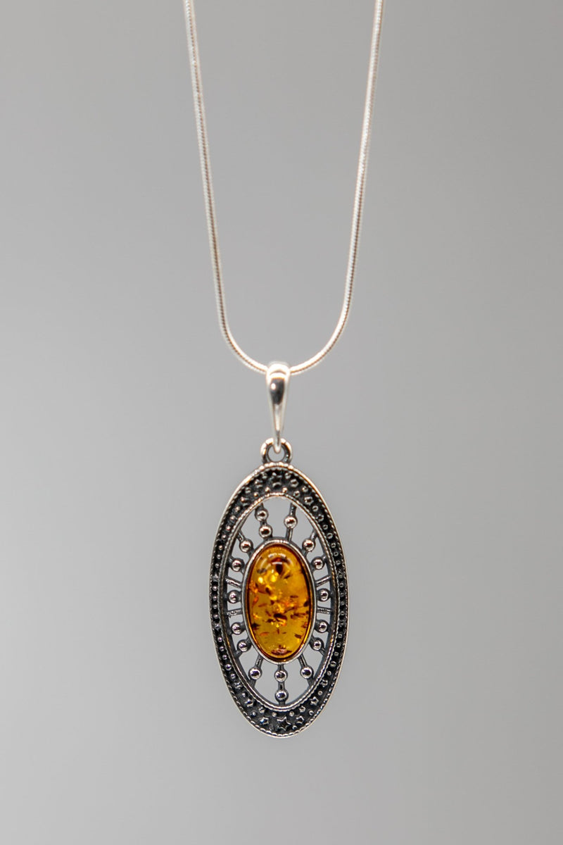 Baltic Honey Amber Medallion Necklace - L'Atelier Global
