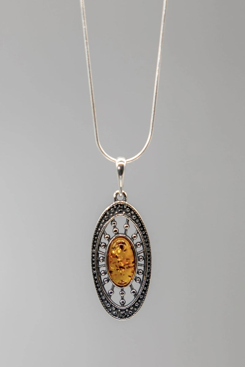 Baltic Honey Amber Medallion Necklace - L'Atelier Global