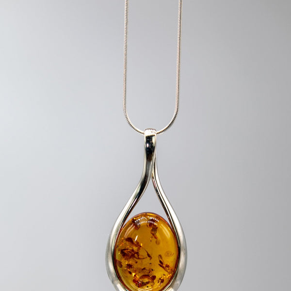 AMBER NECKLACE AND A BRACELET | Fine Jewels | Jewellery | Sotheby's