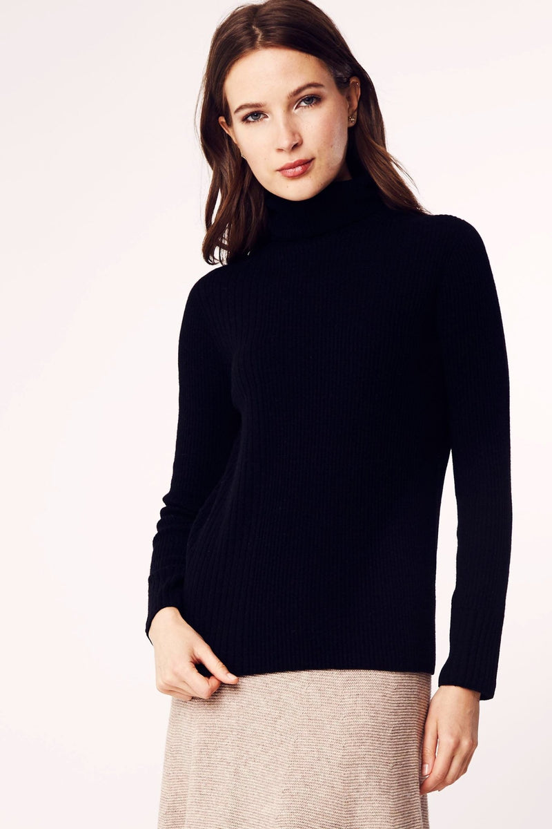 Seamless Ribbed Classic Turtleneck Sweater - L'Atelier Global